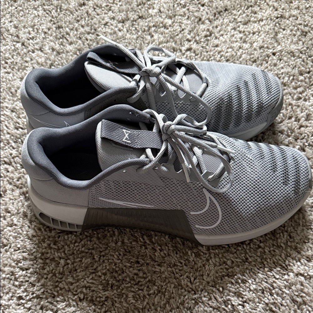 Men's Nike Metcon 9 athletic shoes 
Light Smoke Grey